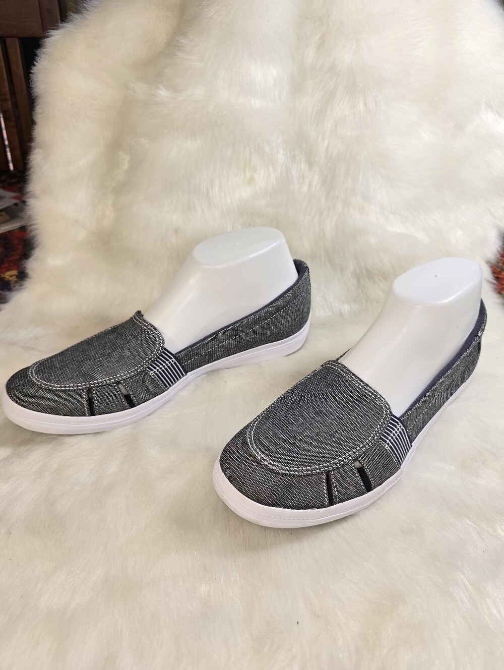 Grasshoppers Ortholite Casual Slip-On Canvas Flats in Heather Gray